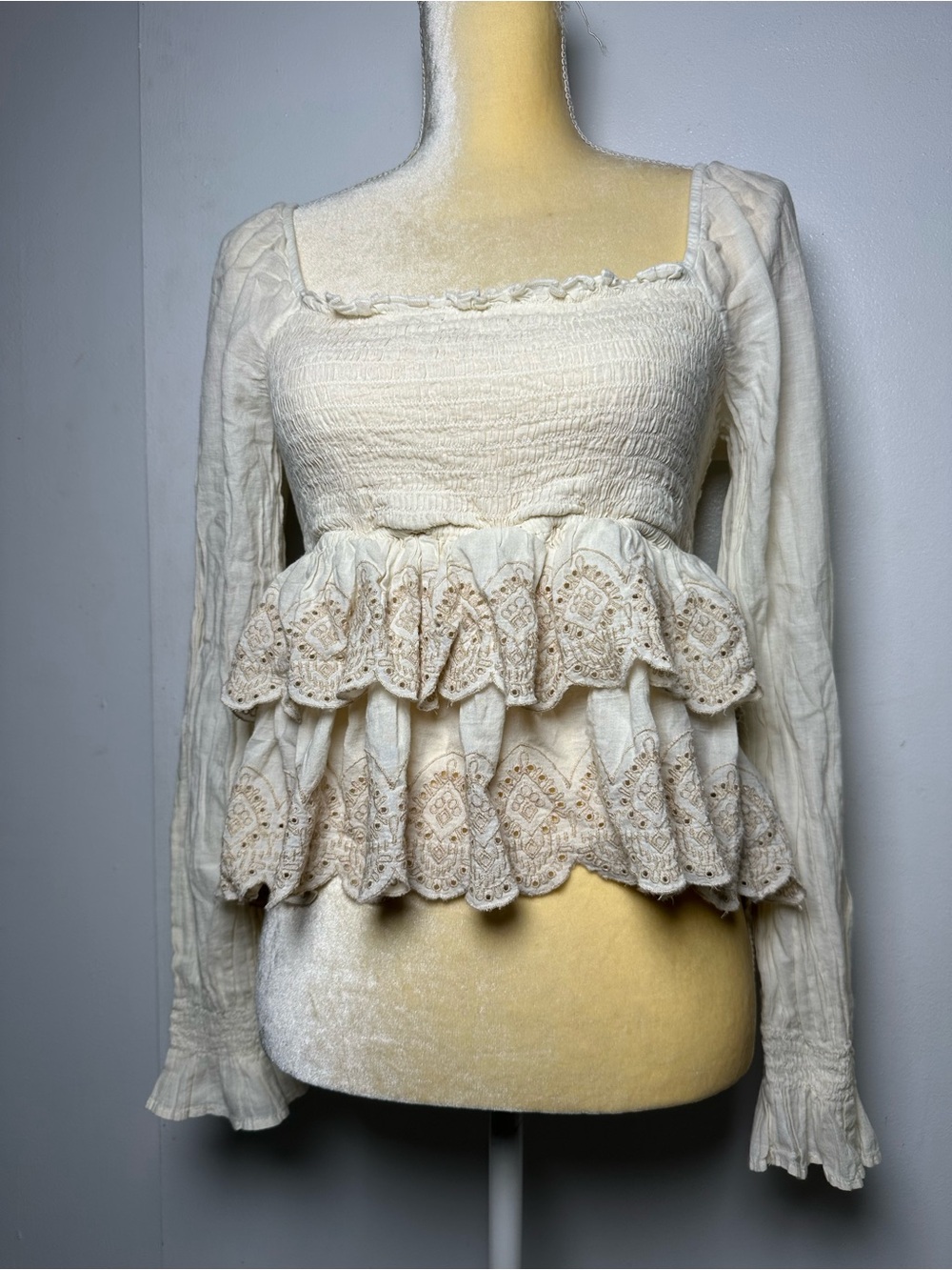 American Eagle Boho Cream Ruffled Peplum Long-Sleeve Top Tag M (Like S/XS)